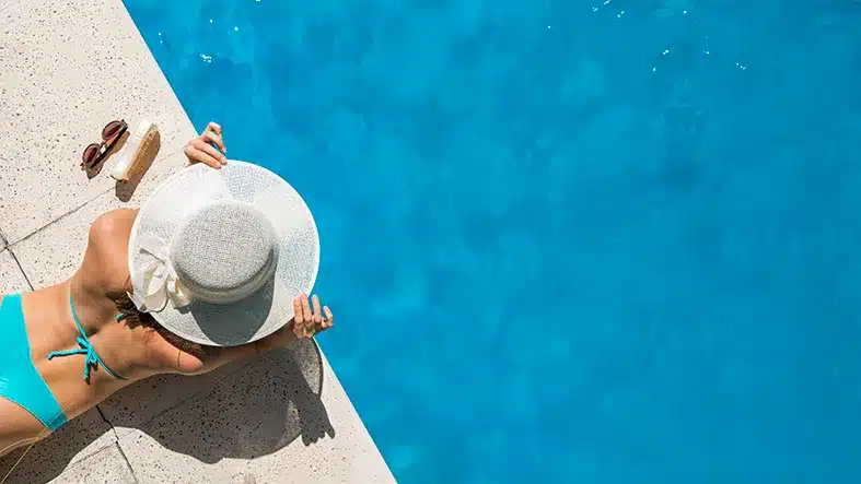 canicule eau piscine . une forte chaleur agit sur l'eau de votre piscine.  Adoptez les bons gestes  ! 