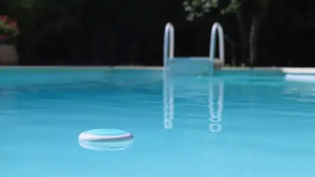 Entretenez facilement votre piscine avec Charlet Piscines