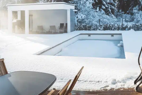 Winterizing your pool is essential. How can you avoid mistakes? Follow ICO by Ondilo's advice. 